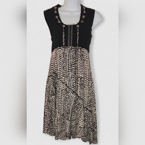 Chic Designer Summer Dress - Picture 1 of 4